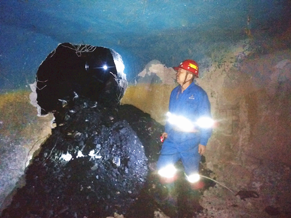 陜煤建設(shè)礦建三公司雙龍項(xiàng)目部116運(yùn)輸順槽順利貫通