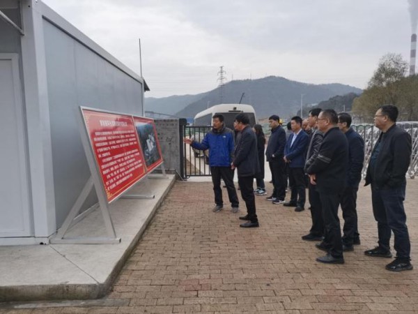 黃陵縣政協(xié)主席朱小虎一行蒞臨黃陵年產(chǎn)40萬立方煤矸石制陶粒項目進(jìn)行調(diào)研指導(dǎo)