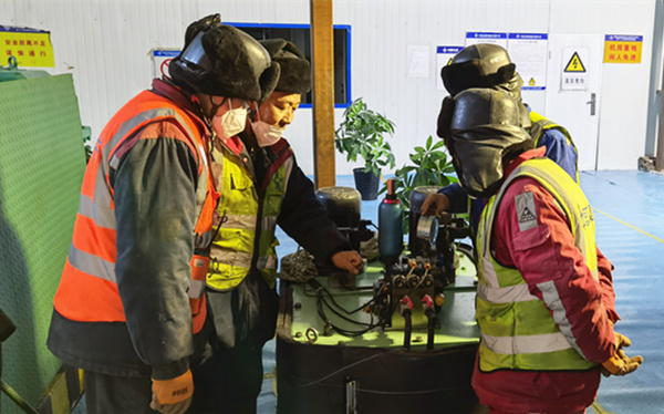 陜煤建設(shè)礦建三公司：緊急搶修！機(jī)電“土專家”上線！