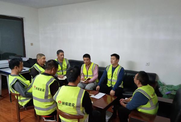 陜煤建設(shè)銅煤公司第七項(xiàng)目部開展“黨史在心中 永遠(yuǎn)跟黨走”主題討論活動