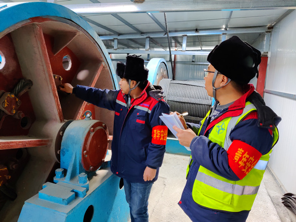 陜煤建設(shè)礦建三公司：隨手拍，看青安崗員另類“show”安全