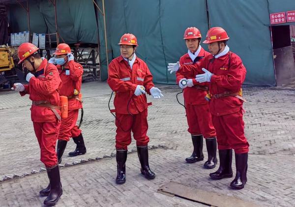 國家礦山安全監(jiān)察局陜西局李社副局長蒞臨韓城礦業(yè)王峰煤礦檢查指導(dǎo)工作