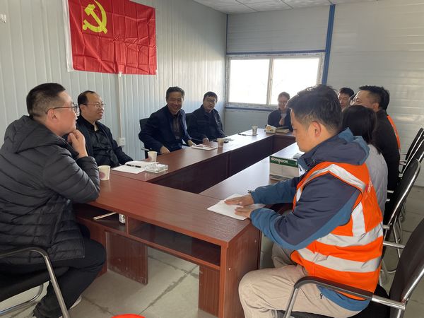 陜煤建設(shè)天工公司新疆第一項(xiàng)目部：召開(kāi)座談會(huì)，青年員工士氣高