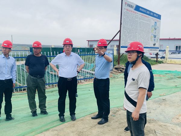 彬長(zhǎng)集團(tuán)黨委書記、董事長(zhǎng)白永明蒞臨陜煤建設(shè)天工公司施工文家坡礦李家溝風(fēng)井檢查指導(dǎo)工作