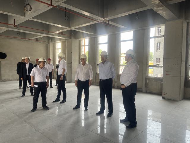 陜西陜煤韓城礦業(yè)有限公司黨委書記、董事長(zhǎng)張維新蒞臨陜煤建設(shè)韓城分公司下峪口煤礦調(diào)度指揮綜合辦公樓工程檢查指導(dǎo)工作