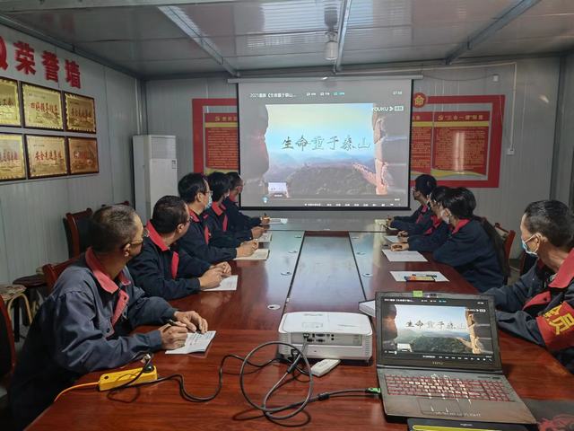 陜煤建設(shè)韓城分公司土建五項(xiàng)目部：黨員進(jìn)工地 安全生產(chǎn)添活力