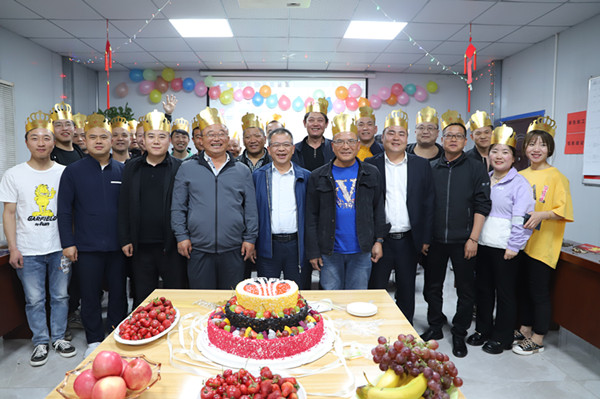 這場集體生日會,氛圍感滿滿！