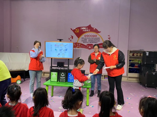 陜煤建設(shè)機(jī)電安裝公司垃圾分類(lèi)進(jìn)校園爭(zhēng)做環(huán)?！靶∵_(dá)人”
