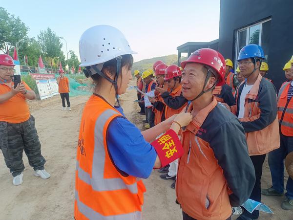 陜煤建設(shè)路橋分公司積極開(kāi)展“6.16安全宣傳咨詢?nèi)铡被顒?dòng)