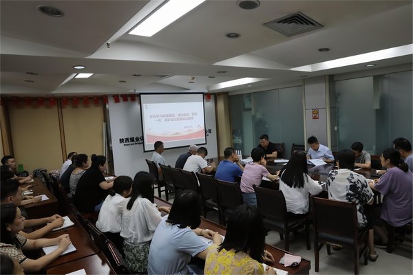 陜煤建設(shè)路橋分公司傳達學(xué)習(xí)陜煤集團、陜煤建設(shè)“兩優(yōu)一先”暨先進集體先進個人表彰會精神