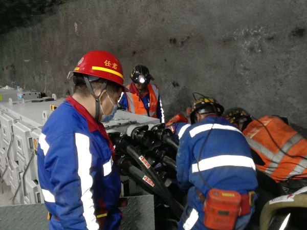 陜煤建設(shè)機(jī)電安裝公司：迎“峰”而上，“暑”你最美