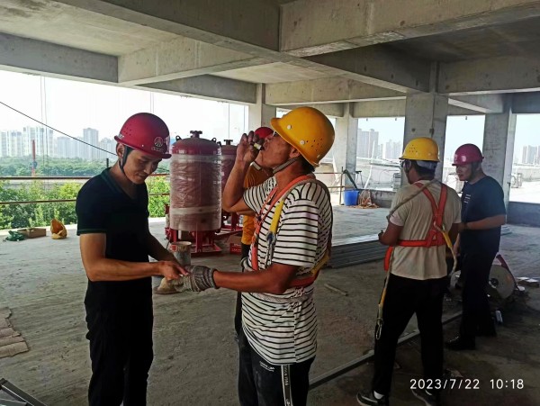 陜煤建設(shè)渭南分公司第一項目部：你戰(zhàn)高溫，我送清涼，這個夏天不服“暑”！