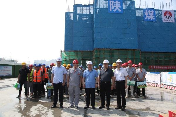 寧興剛深入重點(diǎn)項(xiàng)目一線(xiàn)“送清涼”