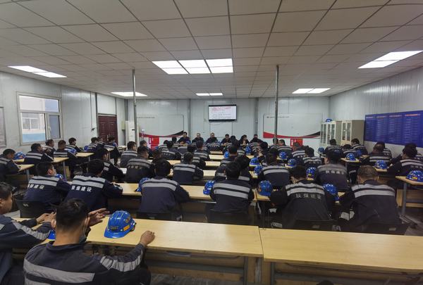 陜煤建設(shè)洗選煤運(yùn)營公司紅柳林洗煤廠項目部：迎戰(zhàn)高溫“烤”驗(yàn)  筑牢“安全籬笆”