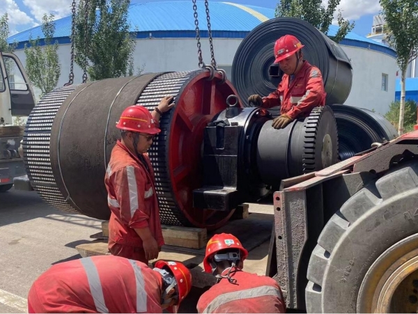陜煤建設(shè)機(jī)電安裝公司曹家灘項目部秋高氣爽施工忙