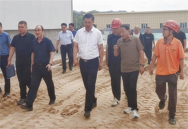 綏德縣縣委副書記、縣長王誠一行蒞臨陜煤建設路橋分公司綏德縣第二凈水廠工程調研