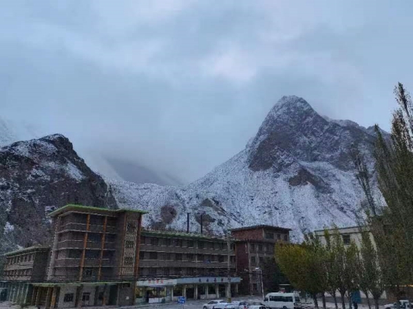 陜煤建設(shè)機電安裝公司深入鏡鐵山項目檢查安全生產(chǎn)工作