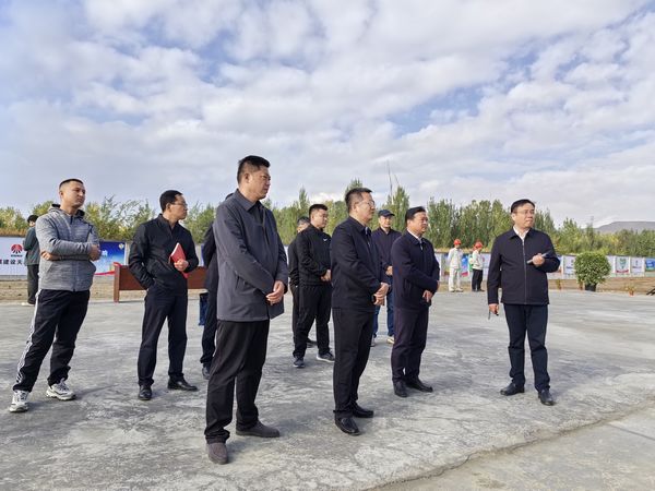 伊寧市委副書(shū)記黃偉蒞臨陜煤建設(shè)天工公司承建的伊寧儲(chǔ)煤中心基地建設(shè)項(xiàng)目檢查指導(dǎo)工作