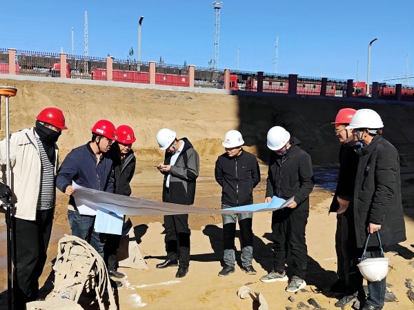 陜煤建設(shè)渭南分公司承建的小保當(dāng)選煤廠技術(shù)改造建設(shè)項(xiàng)目2號(hào)原煤倉(cāng)樁基工程順利通過基坑驗(yàn)收