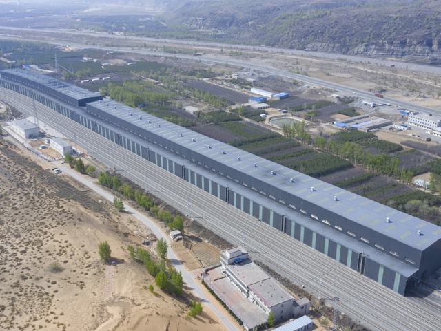 陜煤建設(shè)韓城分公司土建十六項目部承建的府谷縣郭家灣集運站儲煤棚EPC項目順利通過竣工綜合驗收