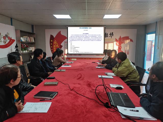 陜煤建設(shè)韓城分公司土建九項(xiàng)目部：積極開展“知憲于心 守憲于行”主題系列活動