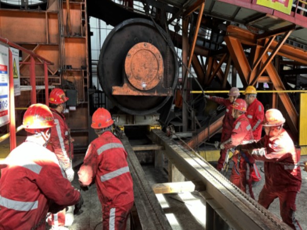 陜煤建設(shè)機(jī)電安裝公司曹家灘項(xiàng)目部提前9小時(shí)完成緊急搶修任務(wù)