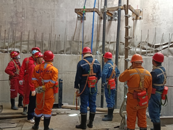 陜煤建設(shè)礦建三公司崔木二號(hào)副立井井筒裝備工程順利通過(guò)驗(yàn)收