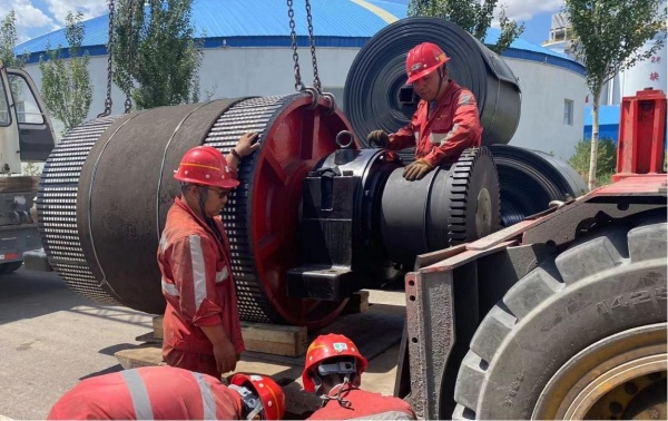 陜煤建設(shè)機(jī)電安裝公司曹家灘項目部主運(yùn)順槽帶式輸送機(jī)順利試運(yùn)轉(zhuǎn)