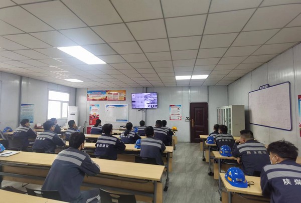 陜煤建設(shè)洗選煤運營公司紅柳林洗煤廠項目部： 吹響“交通”號角 呼吁安全駕行