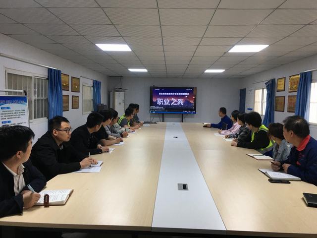 陜煤建設(shè)韓城分公司土建二項(xiàng)目部深入學(xué)習(xí)職業(yè)病防治法，共筑職業(yè)健康防護(hù)屏障