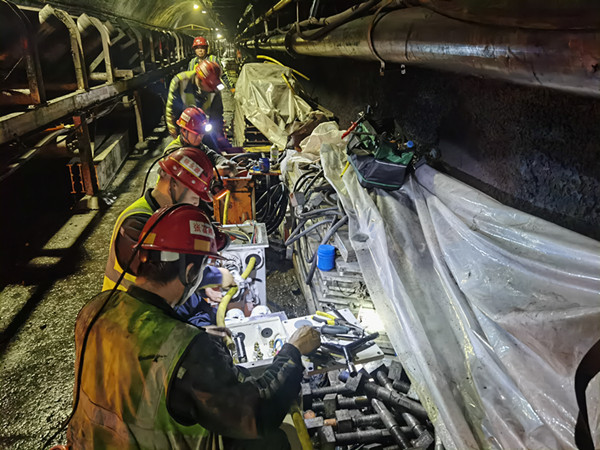 陜煤建設(shè)機電安裝公司：五一施工不停歇 奏響勞動奮進曲