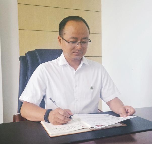 匠心書壯志，妙手繪華章