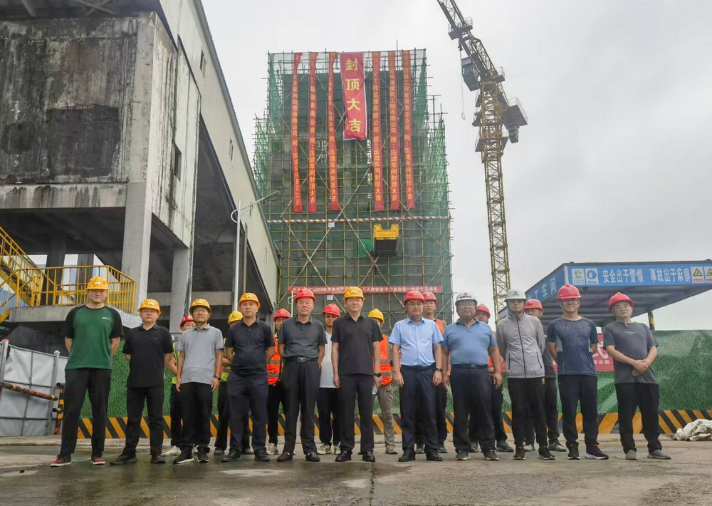 陜煤建設天工公司承建的陜煤集團神木紅柳林礦業(yè)有限公司選煤廠煤泥高壓壓濾系統(tǒng)土建工程項目主體順利封頂