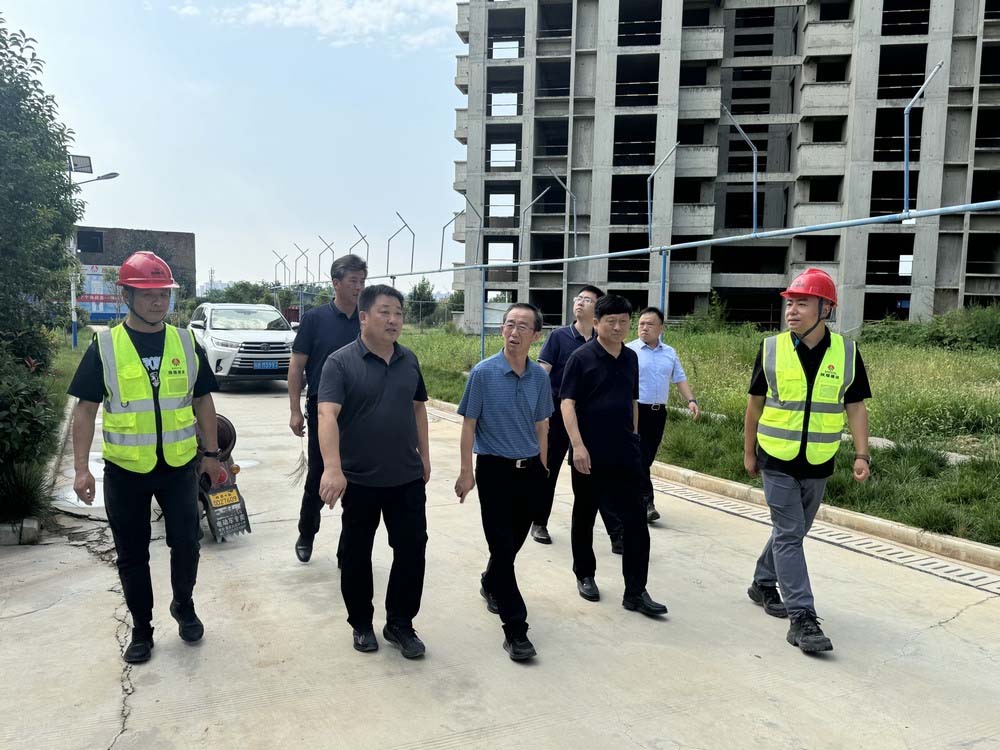 銅川礦業(yè)有限公司副總經(jīng)理李樹(shù)深赴銅煤三號(hào)檢查指導(dǎo)工作