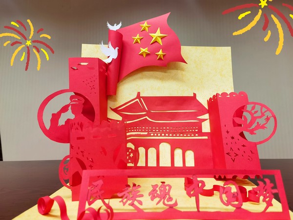 陜煤建設(shè)路橋分公司職工用創(chuàng)意作品喜迎國慶佳節(jié)到來