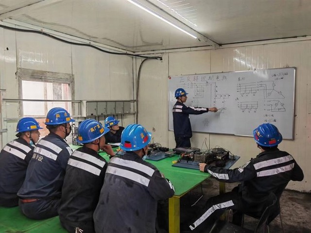 陜煤建設(shè)洗選煤運(yùn)營公司紅柳林洗煤廠項(xiàng)目部：鑄就安全“銅錢鐵壁” 共繪國慶盛典“紅”圖