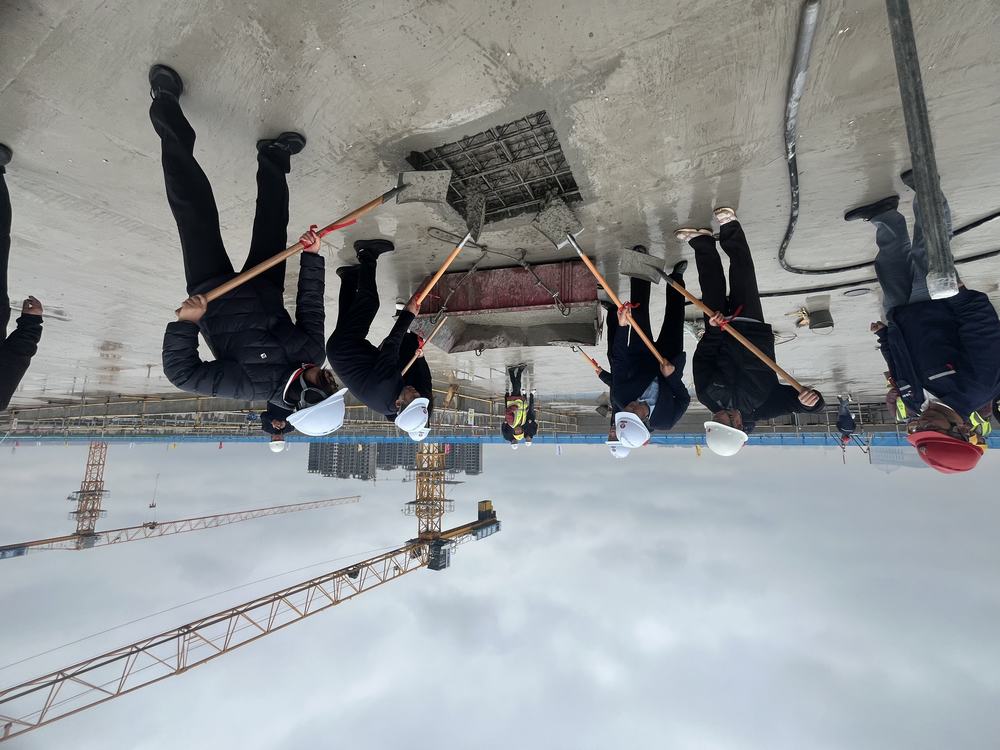 喜報(bào)！陜煤建設(shè)榆林公司承建的遷建榆林市第八中學(xué)項(xiàng)目N1標(biāo)段綜合樓主體喜迎封頂