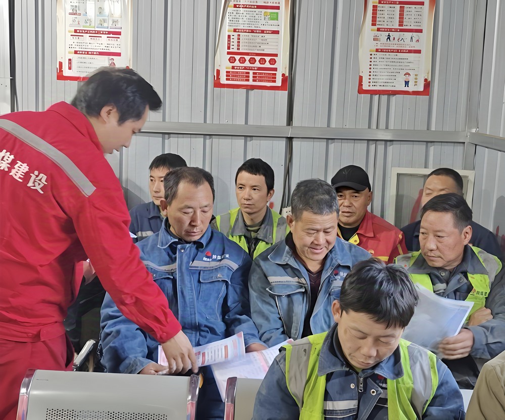 陜煤建設(shè)礦建二公司安裝項(xiàng)目部：百日活動(dòng)添新彩，消防宣傳駐防線