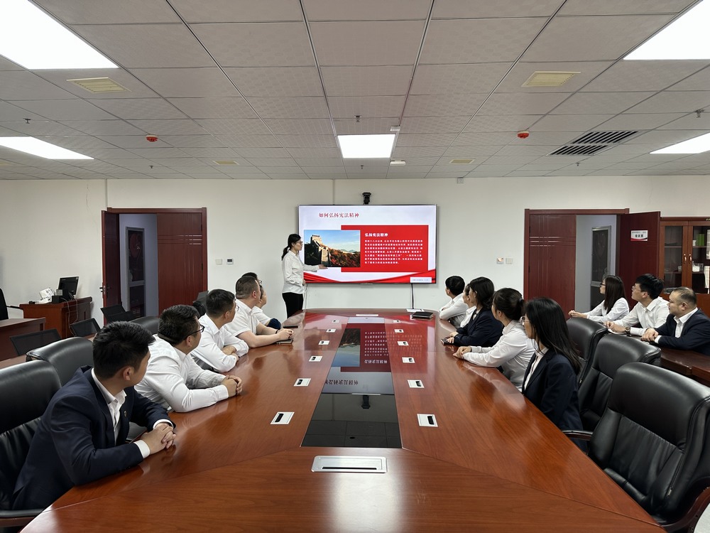 陜煤建設(shè)洗選煤運(yùn)營公司開展“弘揚(yáng)憲法精神，維護(hù)憲法權(quán)威”國家憲法日主題宣傳活動