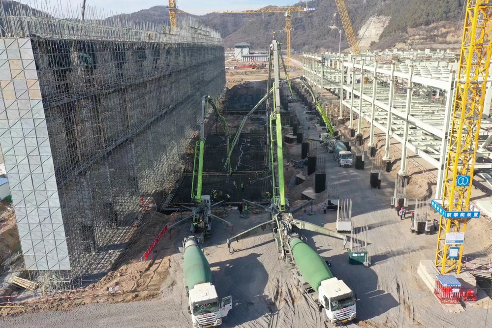 陜煤建設黃陵電廠項目部：三臺汽車泵，25小時，2830立方米混凝土順利完成澆筑