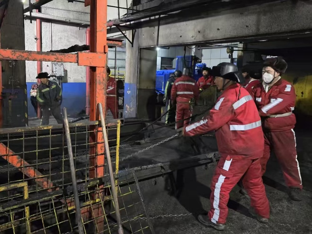 陜煤建設機電安裝公司曹家灘項目部：提前8小時完成春節(jié)檢修任務