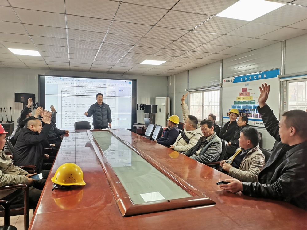 陜煤建設(shè)韓城分公司土建十一項(xiàng)目部：“花樣”班前會(huì)，彈好安全“前奏曲”