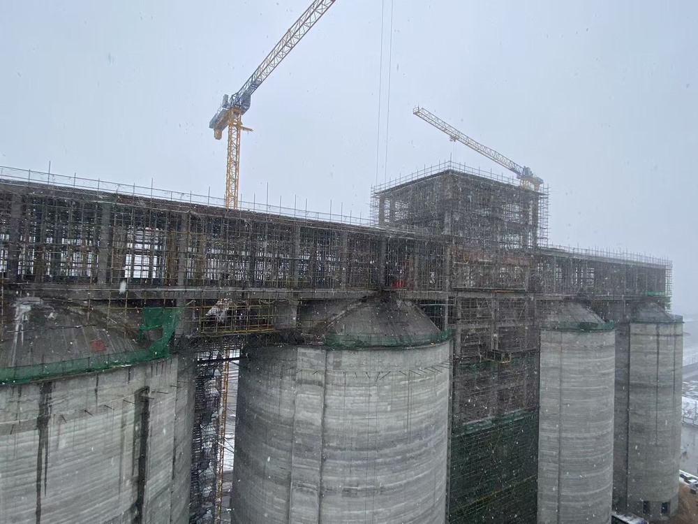 陜煤建設(shè)第二直屬項(xiàng)目部：43.8米高空鏖戰(zhàn)，攻克原煤倉(cāng)施工“硬骨頭”