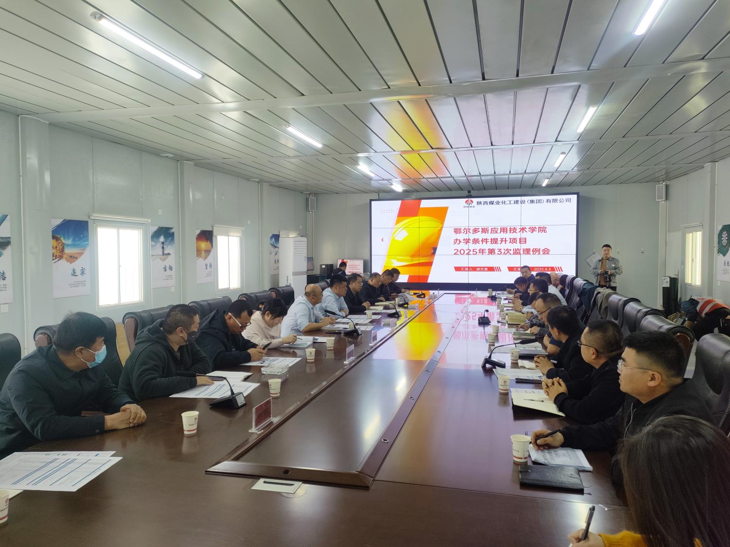鄂爾多斯應(yīng)用技術(shù)學(xué)院校領(lǐng)導(dǎo)現(xiàn)場督導(dǎo)推進(jìn)工程建設(shè)