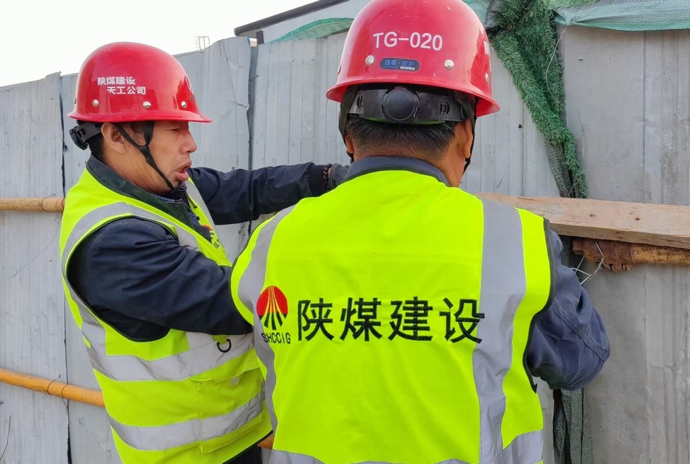 北極塬上筑堡壘，抗風(fēng)護(hù)安顯擔(dān)當(dāng)