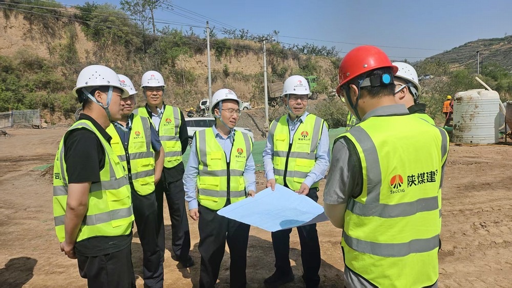 陜西省煤層氣開發(fā)利用有限公司董事、總經(jīng)理張世宏一行深入天工公司基層項目檢查指導(dǎo)