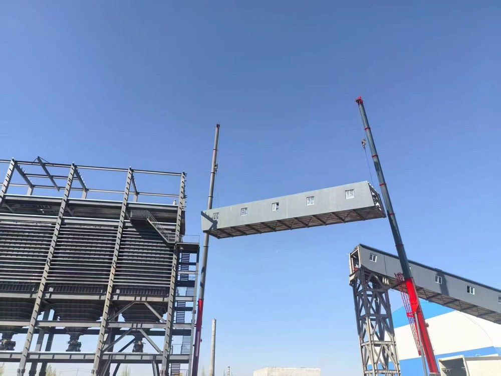 陜煤建設(shè)天工公司新疆第一項(xiàng)目部：雙機(jī)協(xié)作展絕技，棧橋凌空貫長虹