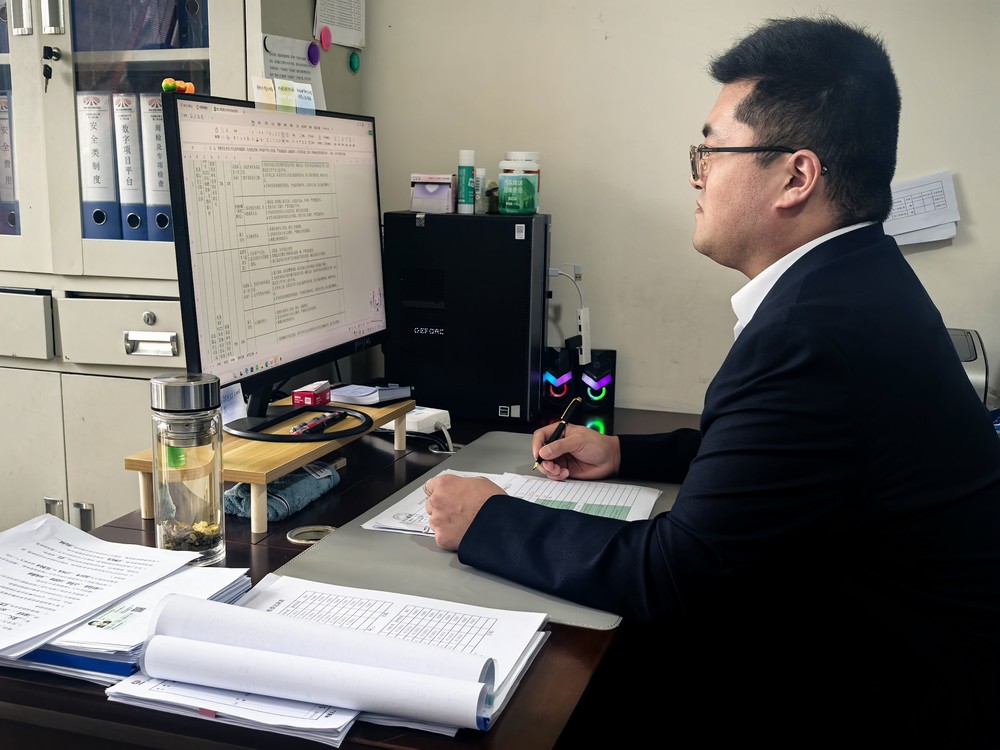 陜煤建設(shè)洗選煤運(yùn)營(yíng)公司第二項(xiàng)目部：“五四”薪火映煤海    青春力量筑安全