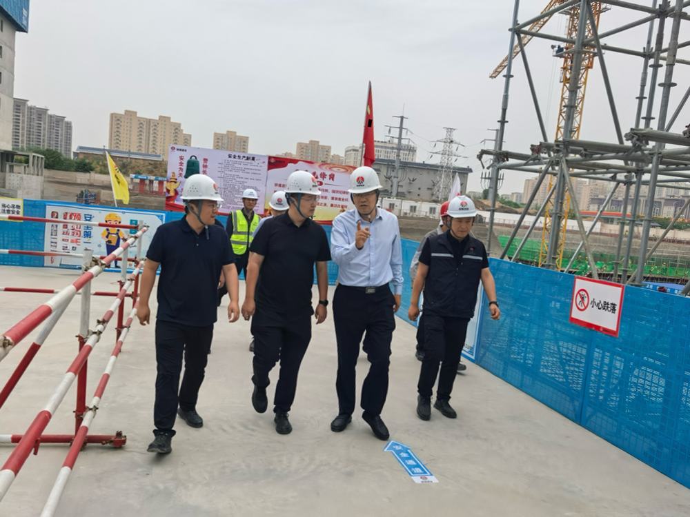 陜煤實業(yè)集團副總經(jīng)理張四棟深入天工 公司基層項目檢查指導(dǎo)