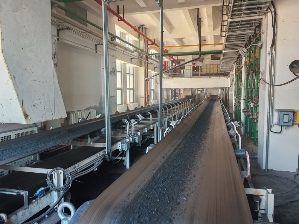 陜煤建設(shè)韓城分公司安裝四項(xiàng)目部：王峰煤礦選煤廠帶煤試生產(chǎn)成功，以攻堅(jiān)之勢(shì)鑄就精品工程